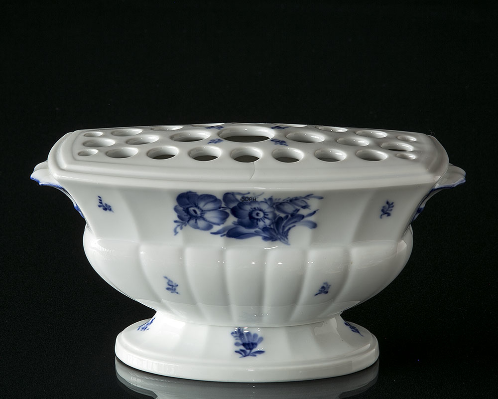 Royal Copenhagen, Blå Blomst, Kantet, Bouguetierre nr. 10/8590 (vase med huller til enkelte afskårne blomster)