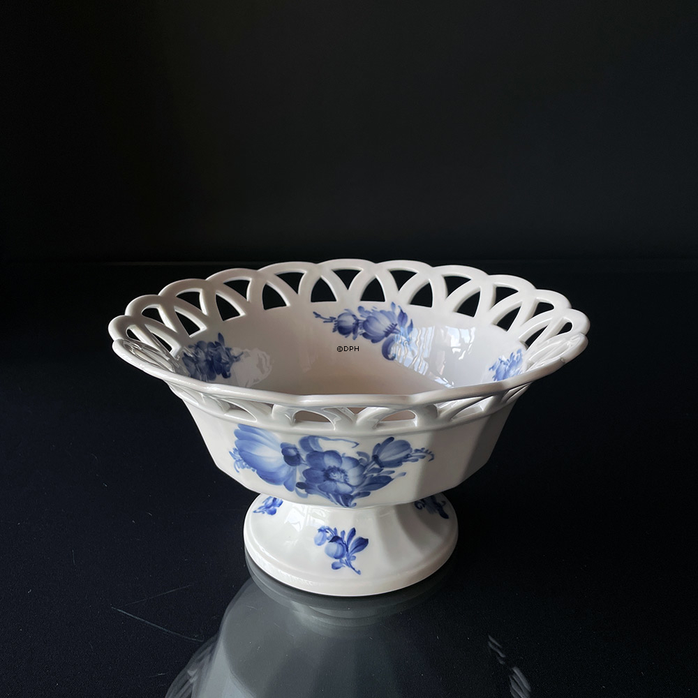 Blå Blomst, kantet, Sjælden rund frugtkurv med gennembrudt kant på fod nr. 10/8592