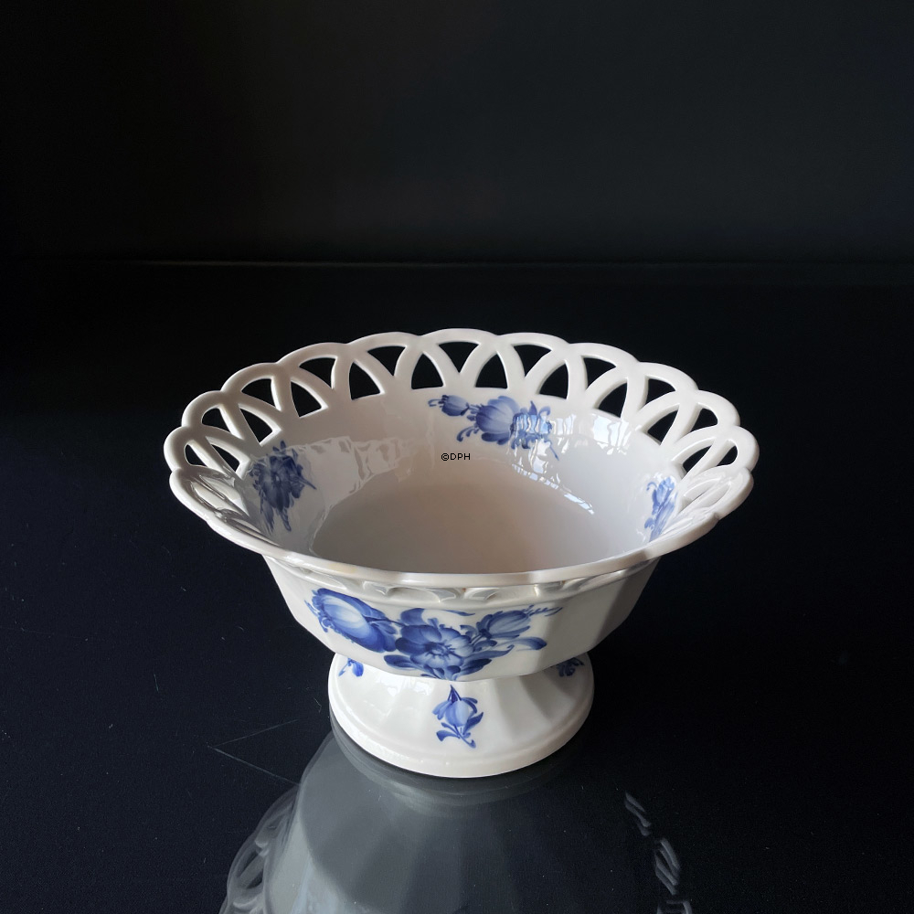 Blå Blomst, kantet, Sjælden rund frugtkurv med gennembrudt kant på fod nr. 10/8592