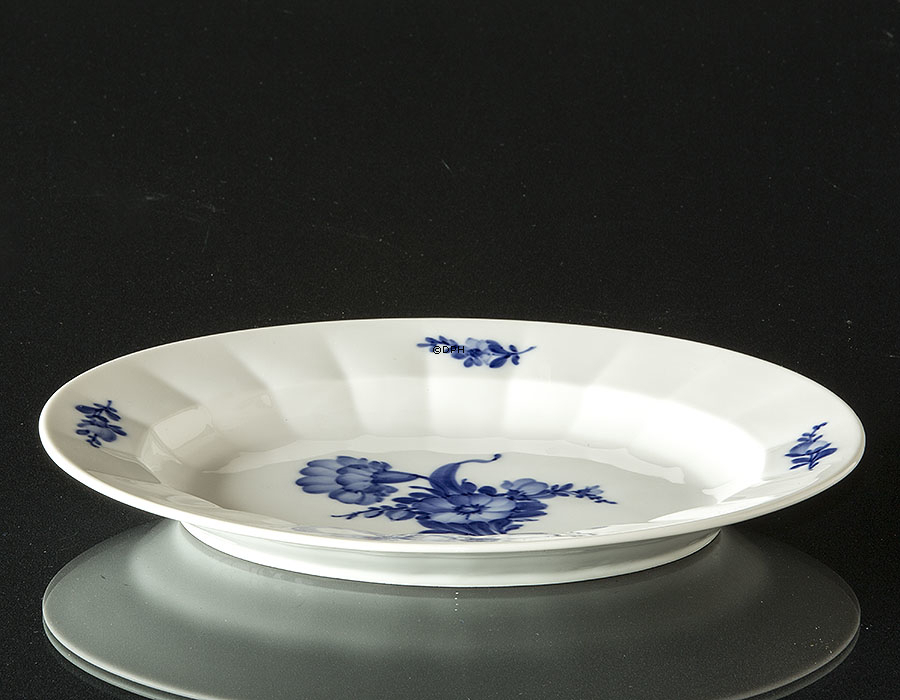 Blå Blomst, kantet, ovalt fad nr. 10/8605, ø25cm, Royal Copenhagen