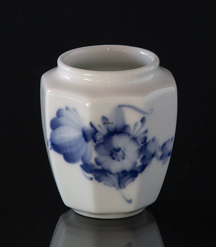 Blå Blomst, kantet, vase nr. 10/8615, Royal Copenhagen