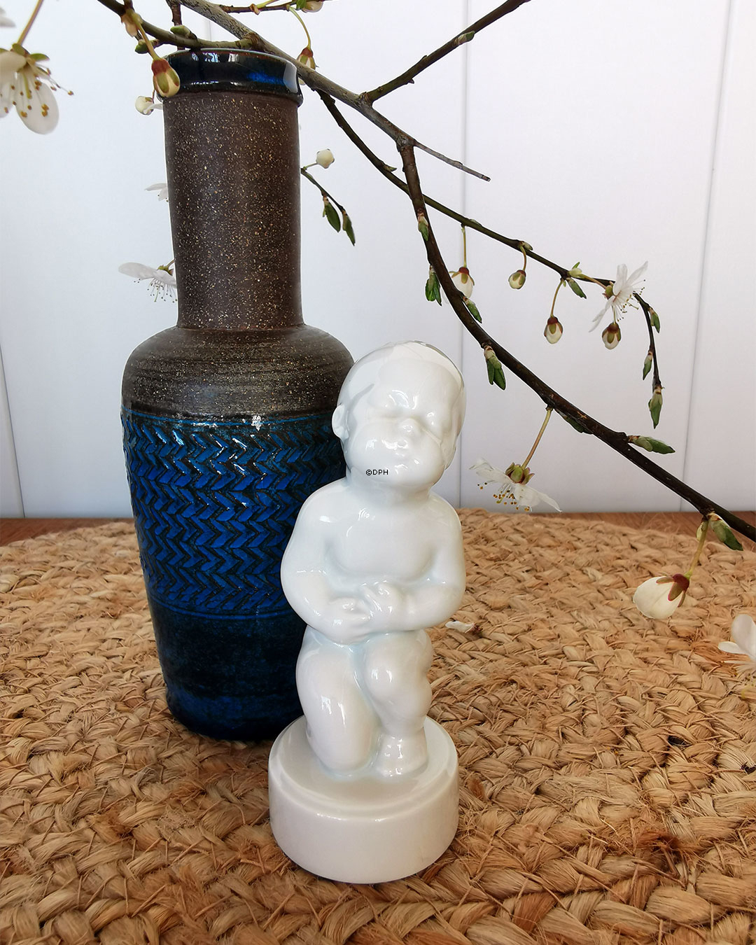 Hvid figur, Mavepine, Bing & Grøndahl figur nr. 2208 eller 455