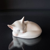 Schlafende weiße Katze, Royal Copenhagen Figurine Nr. 0/422 oder 057.