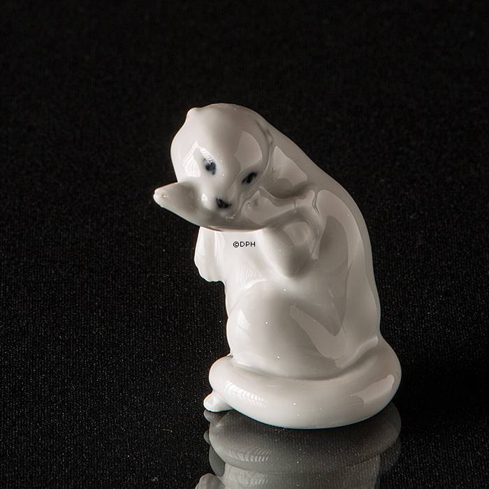 Hvid figur af Odder, Royal Copenhagen nr. 172