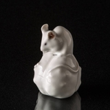 Hvid figur af mus på kastanje, Royal Copenhagen nr. 177