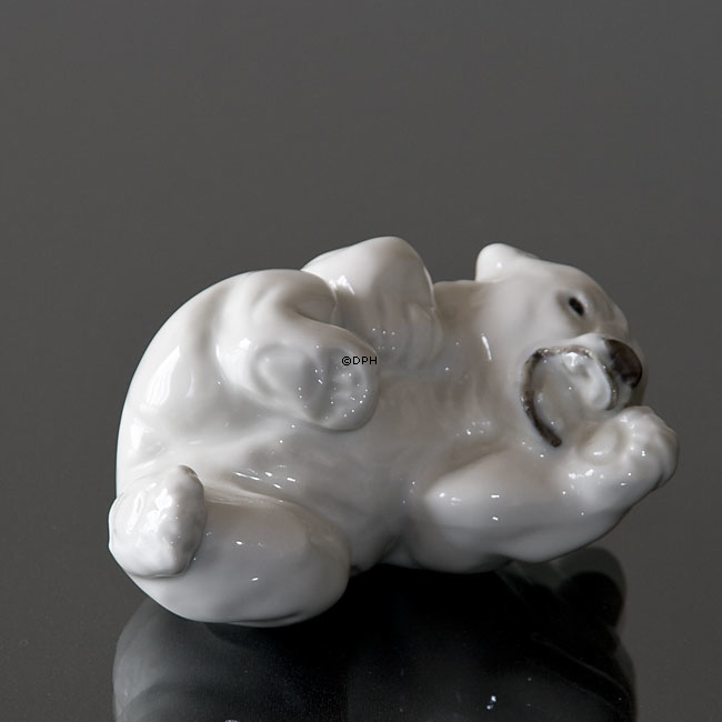 Hvid figur af isbjørneunge, Royal Copenhagen nr. 21432 eller 232