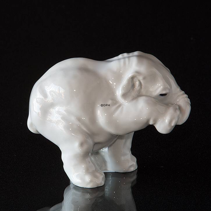 Hvid figur af elefant, Royal Copenhagen nr. 241