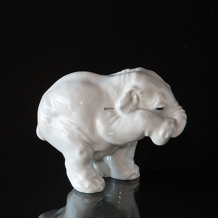 Hvid figur af elefant, Royal Copenhagen nr. 241