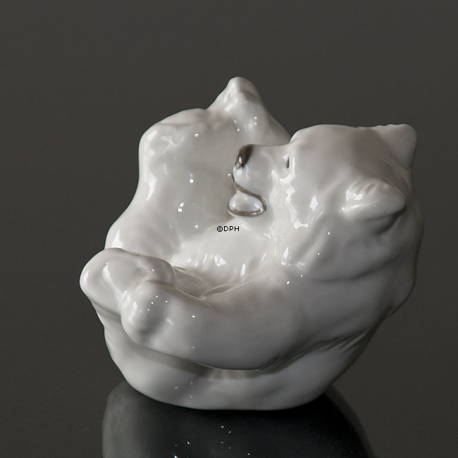 Hvid figur af isbjørneunge, Royal Copenhagen nr. 22747 eller 247