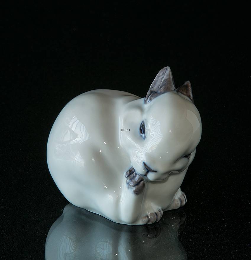 Hvid figur af kanin, Royal Copenhagen nr. 251