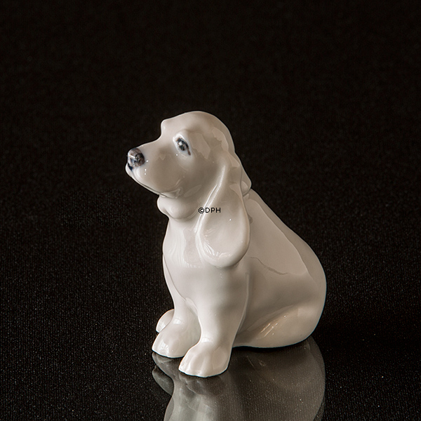 Hvid figur af hund, Royal Copenhagen figur nr. 547 eller 2547