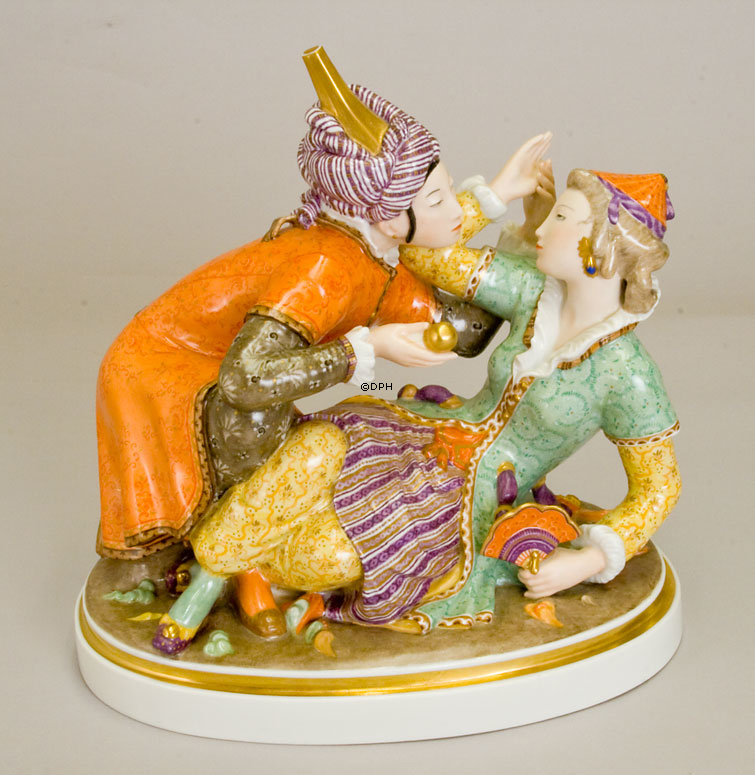 Ali og Peribanu, Overglasur figur, Royal Copenhagen nr. 2274 eller 128