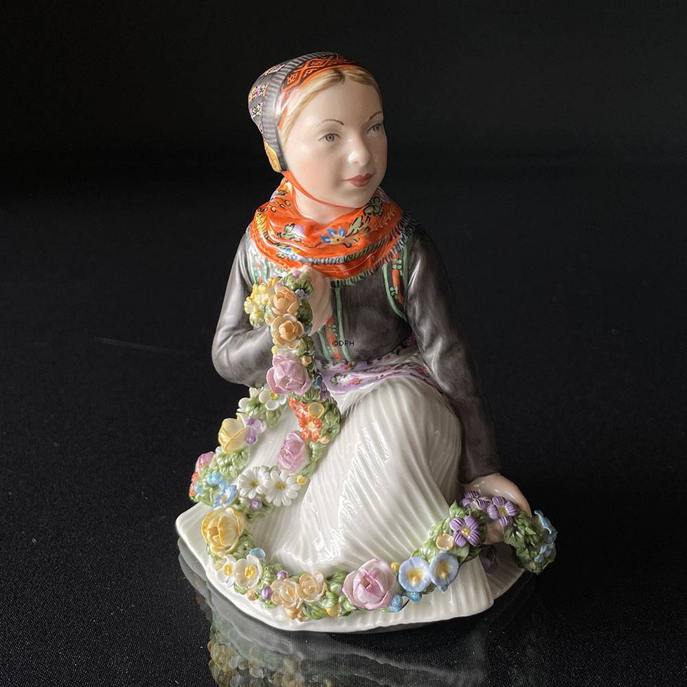 Amager Pige, Overglasur figur, Royal Copenhagen nr. 12412 eller 252
