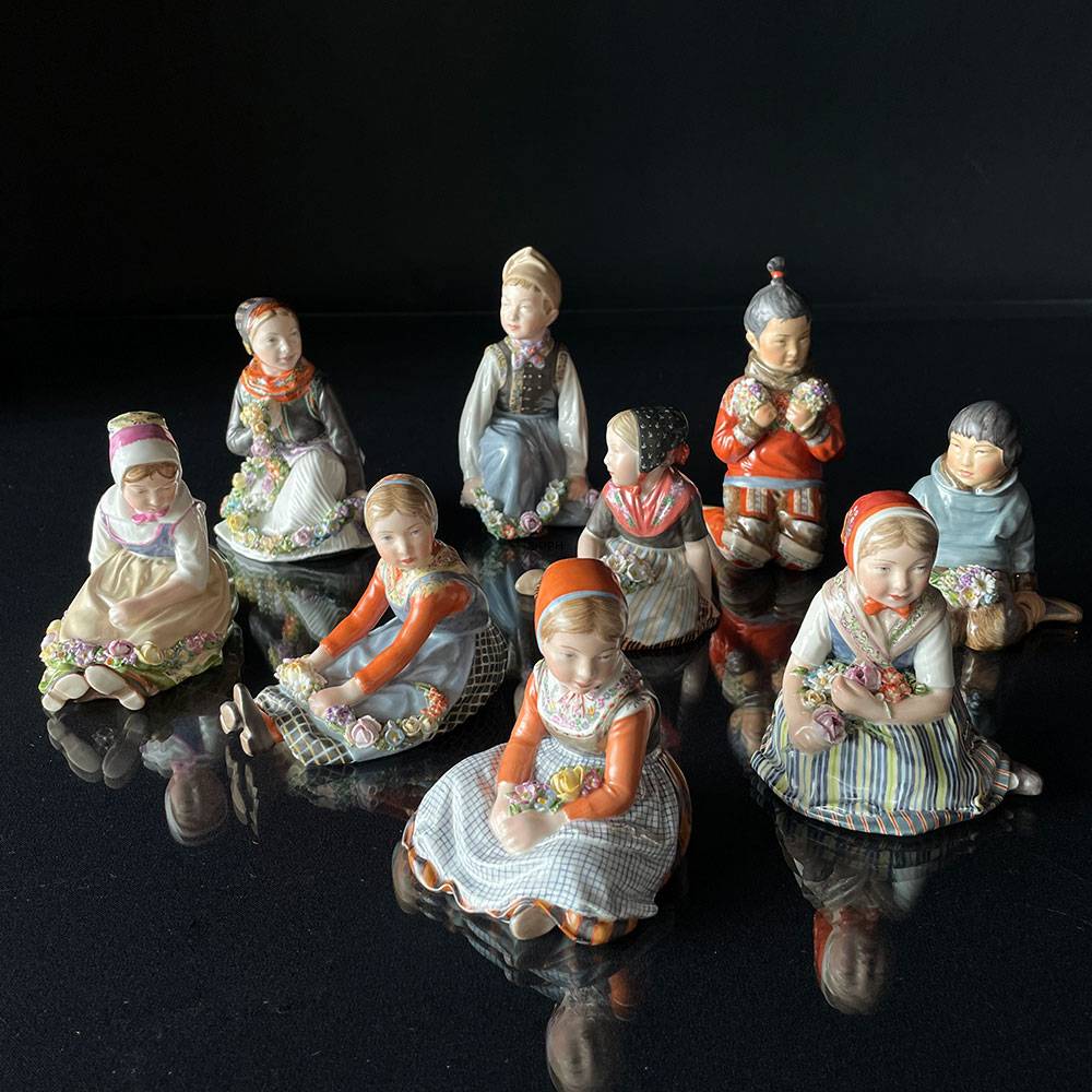 Amager Pige, Overglasur figur, Royal Copenhagen nr. 12412 eller 252