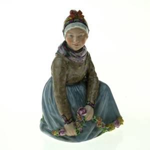 Fanø Pige, Overglasur figur, Royal Copenhagen nr. 12413 | Nr. 1007253 | Alt. R12413 | DPH Trading