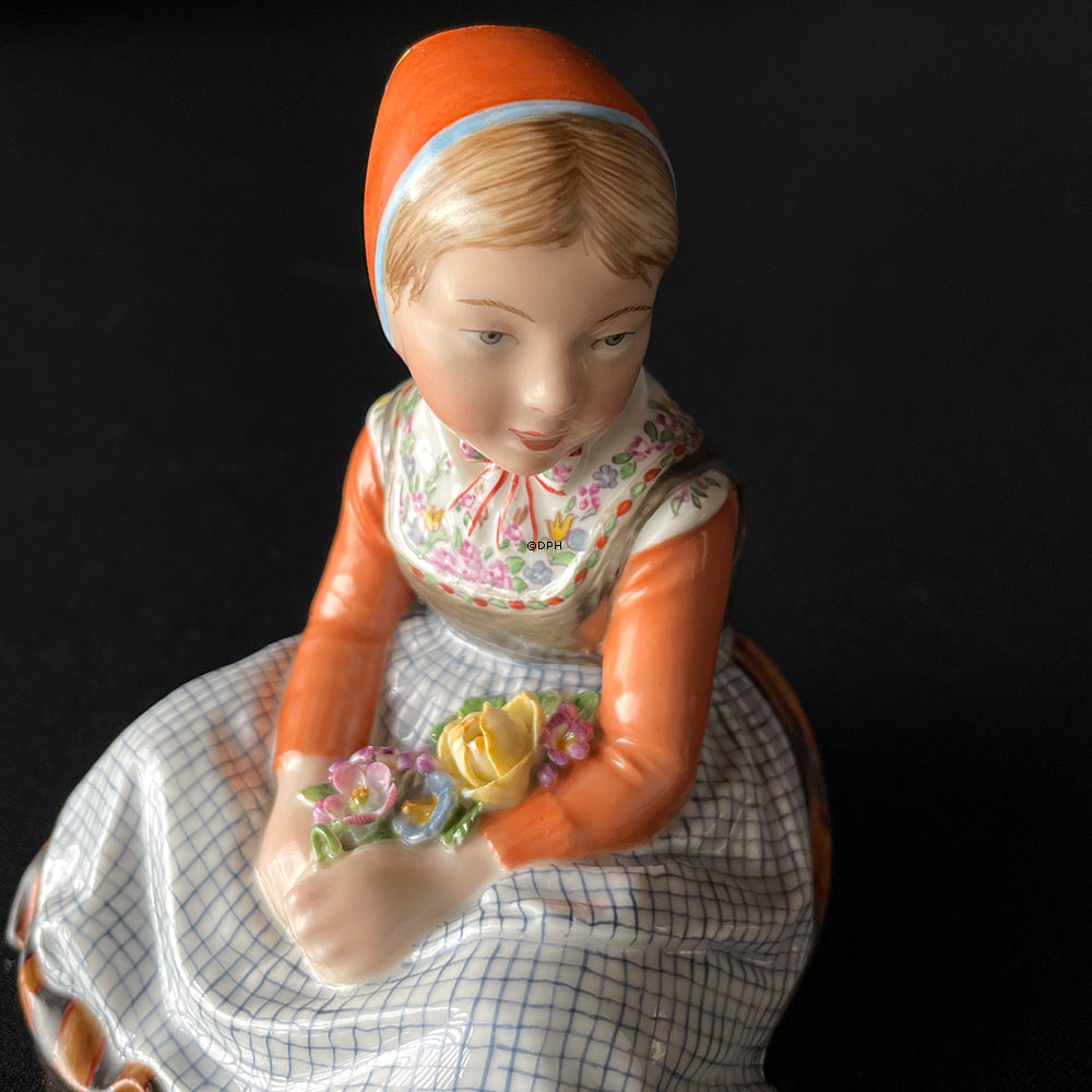 Pige fra Fyn, overglasur figur, Royal Copenhagen nr. 12420 eller 256