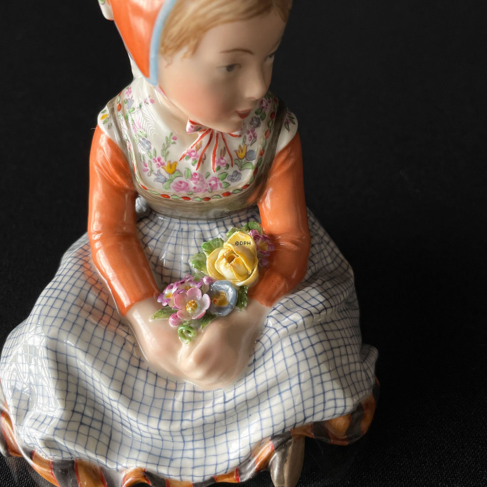 Pige fra Fyn, overglasur figur, Royal Copenhagen nr. 12420 eller 256