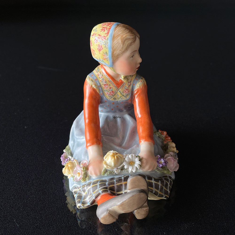 Pige fra Jylland, overglasur figur, Royal Copenhagen nr. 12421 eller 257