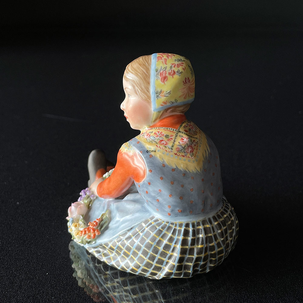 Pige fra Jylland, overglasur figur, Royal Copenhagen nr. 12421 eller 257