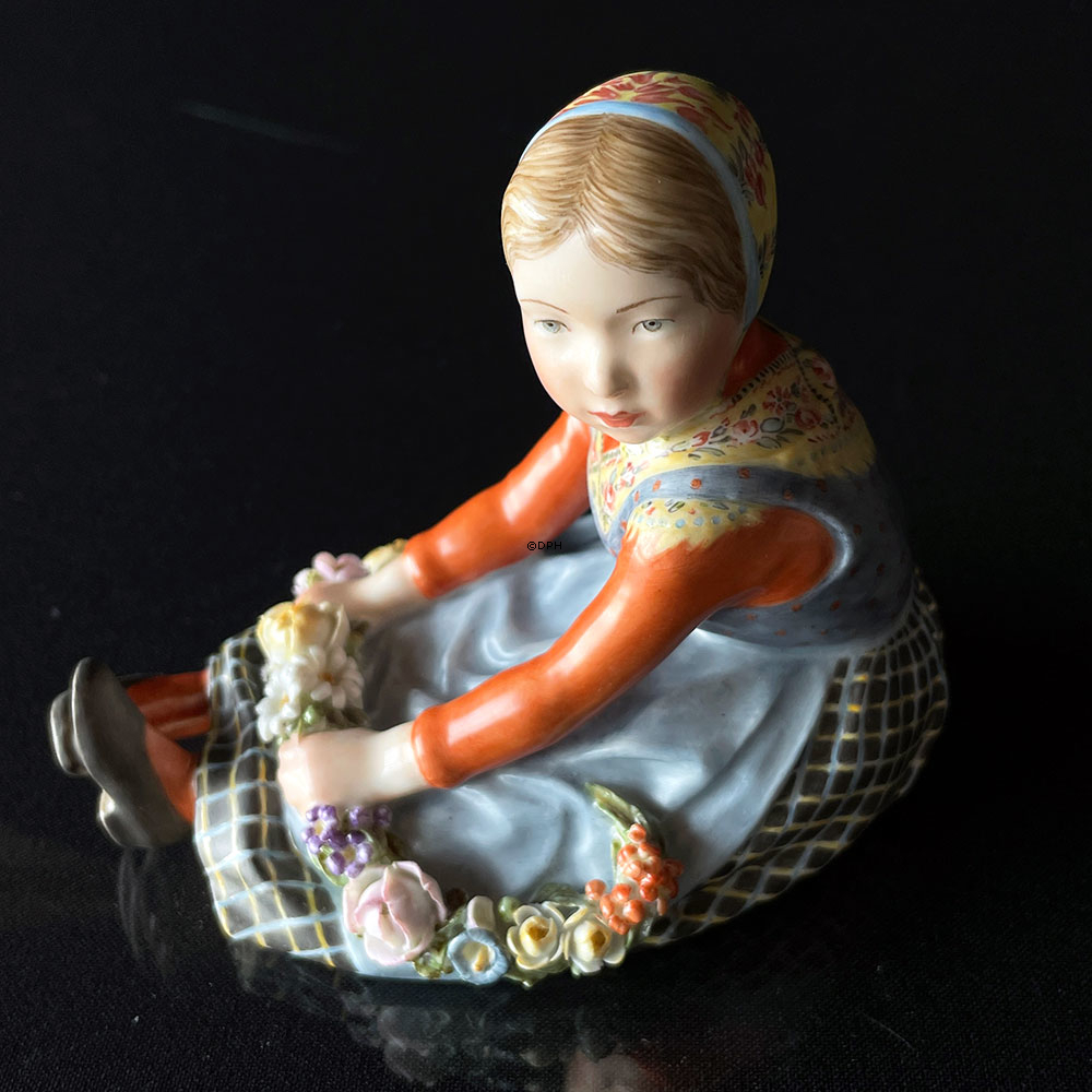 Pige fra Jylland, overglasur figur, Royal Copenhagen nr. 12421 eller 257