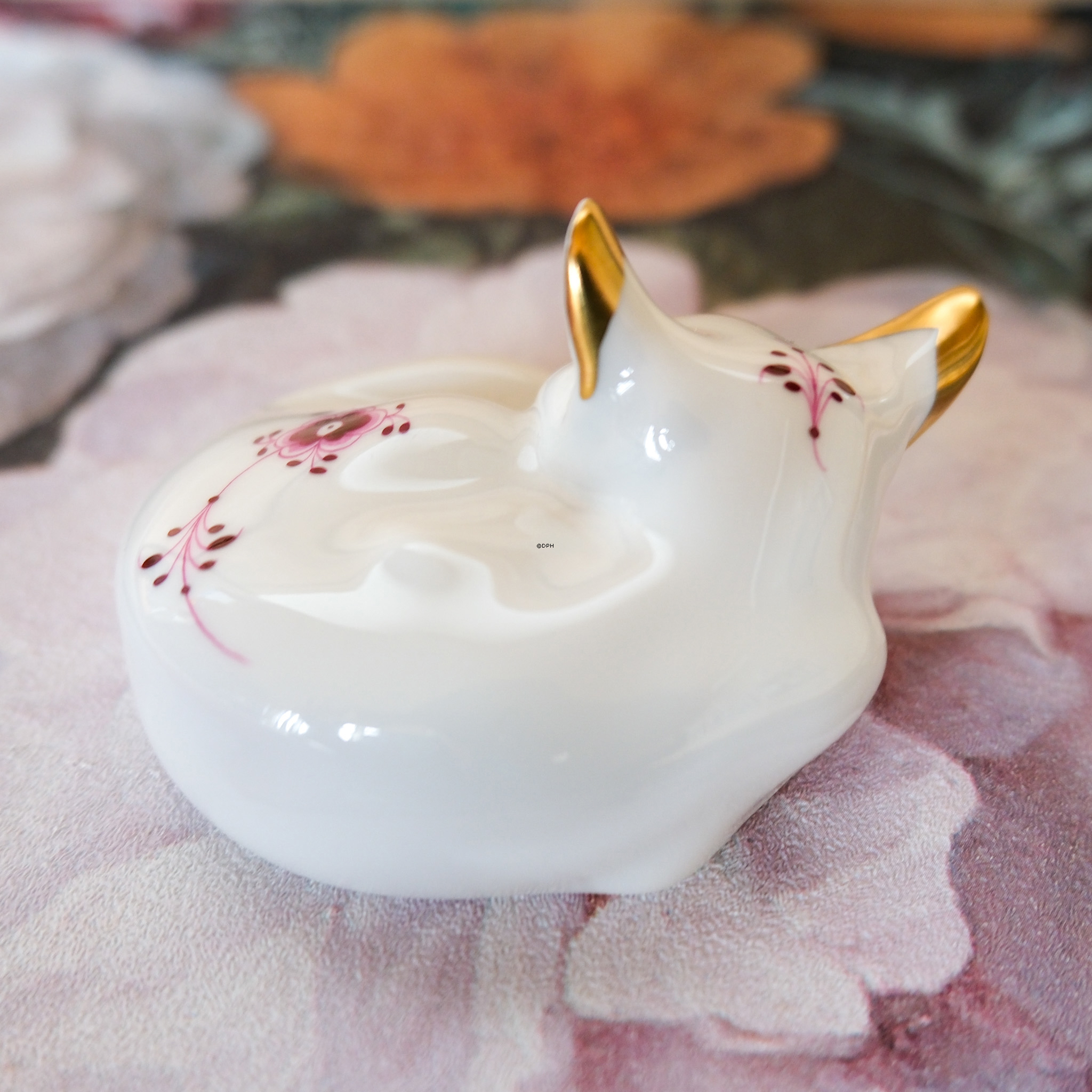 Musselmalet purpur med guld, figur af kat, Royal Copenhagen nr. 178