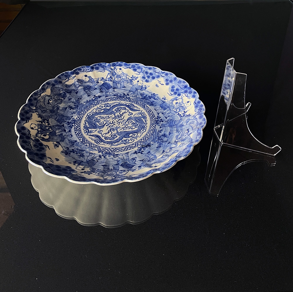 Rubust plattestativ, akryl, kan bruges både til at stå eller til at hænge store platter, fade mv, op