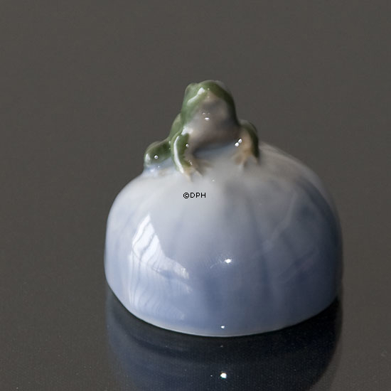 Frø på sten, Royal Copenhagen figur nr. 507 eller 061