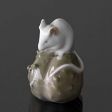 Maus auf brauner Kastanie, Royal Copenhagen Figur Nr. 511 oder 063