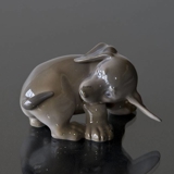 Dachshund chasing its tail, Royal Copenhagen figurine no. 1407 or 102