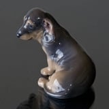 Dachshund sitting on its side, Royal Copenhagen hunde figurine no. 3140 or 140