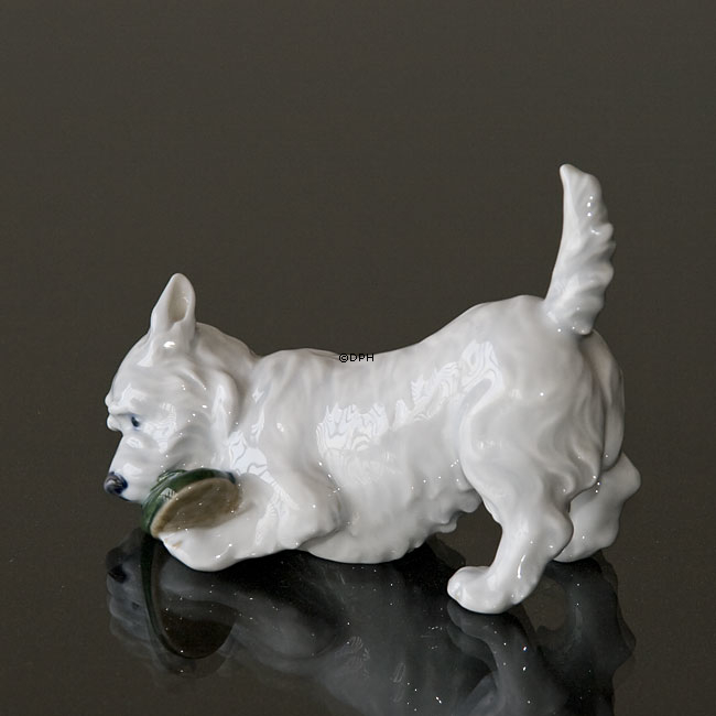 Hund med tøffel, Royal Copenhagen hunde figur nr. 3476 eller 145