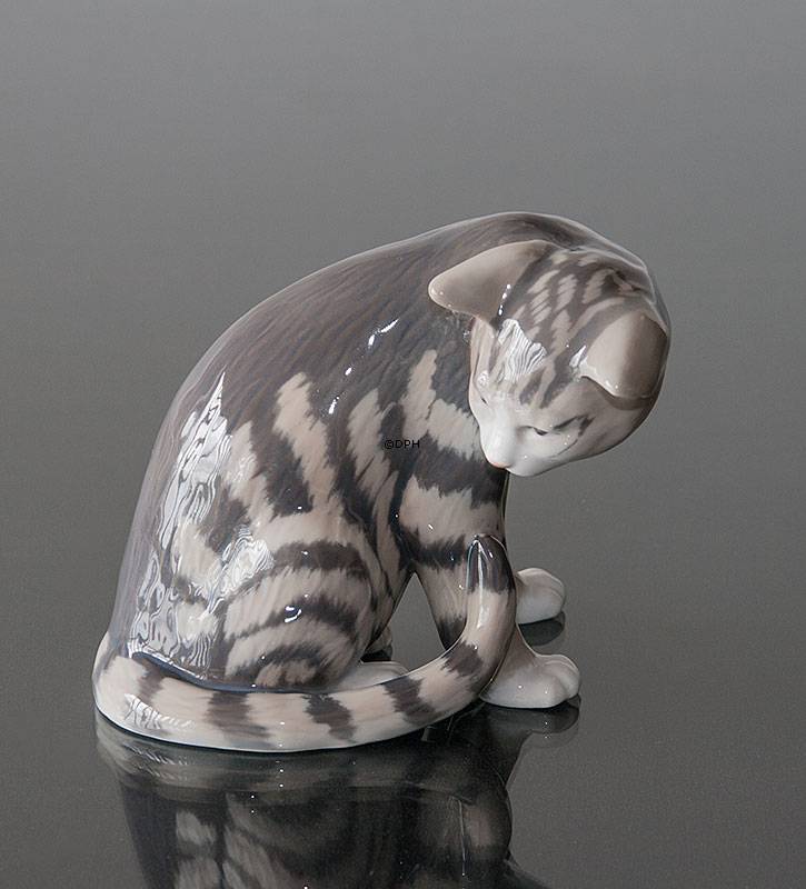 Siddende kat, Royal Copenhagen kattefigur nr. 301