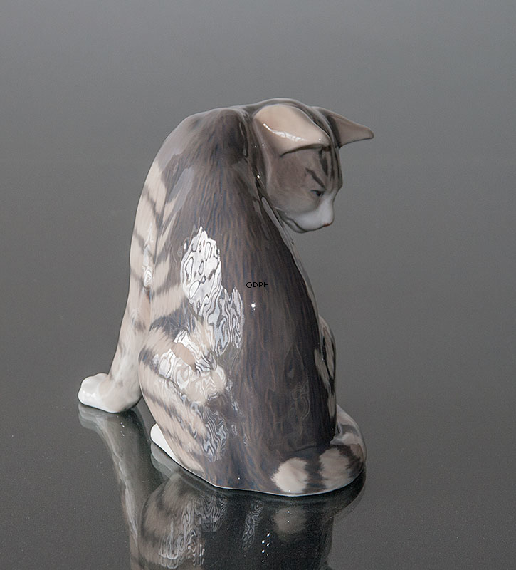 Siddende kat, Royal Copenhagen kattefigur nr. 301