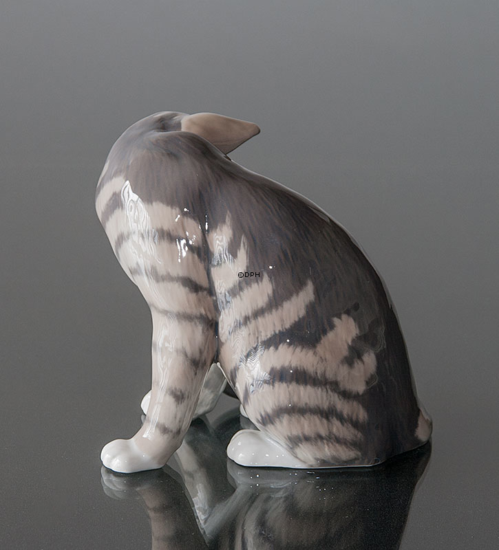 Siddende kat, Royal Copenhagen kattefigur nr. 301