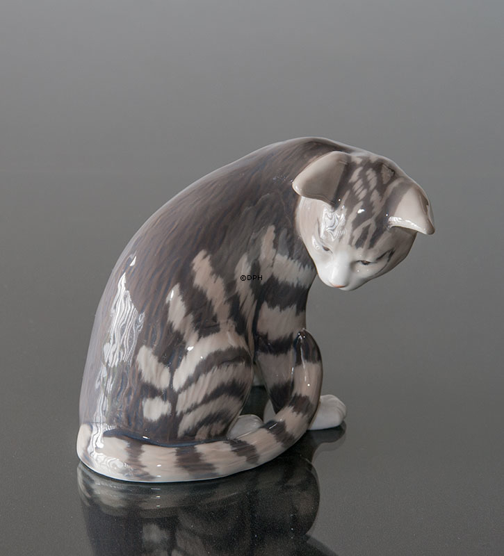 Siddende kat, Royal Copenhagen kattefigur nr. 301