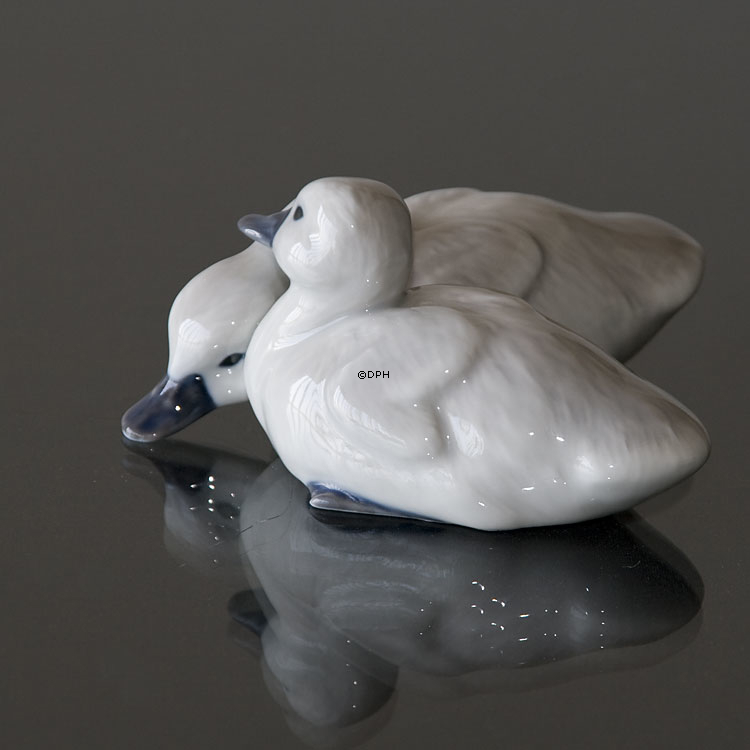 To svaneunger, Royal Copenhagen figur nr. 363