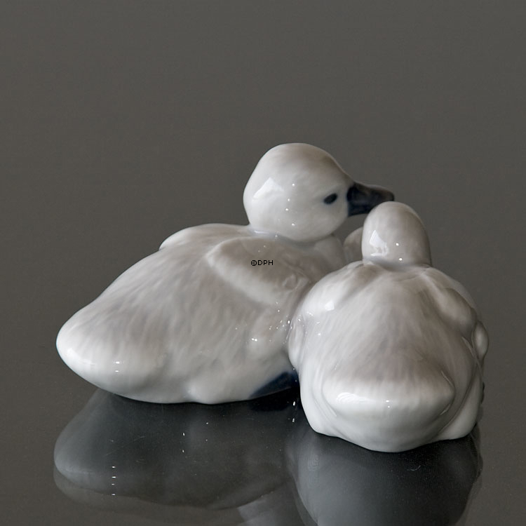 To svaneunger, Royal Copenhagen figur nr. 363