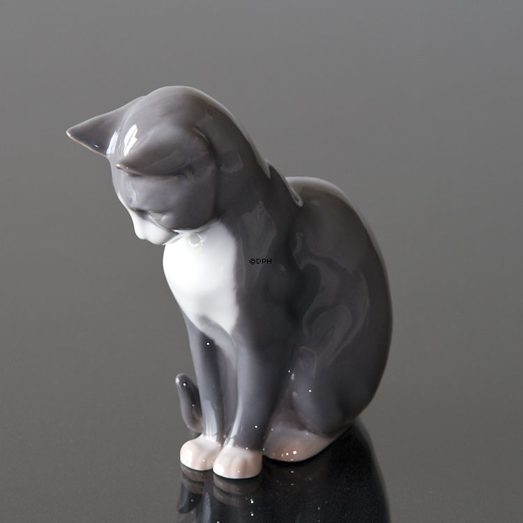 Siddende kat, Bing & Grøndahl figur nr. 1876 eller 435