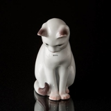 White cat looking down, Bing & Grondahl figurine no. 2453 or 499