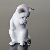 White kitten standing, Bing & Grondahl cat figurine no. 2506 or 506