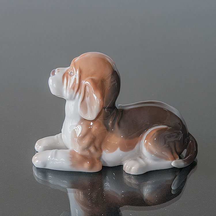 Liggende Beagle, Bing & Grøndahl hundefigur nr. 2565 eller 565
