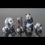 Panda, der Bambus isst und froh aussieht, Royal Copenhagen Figur Nr. 662