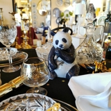 Panda, der Bambus isst und froh aussieht, Royal Copenhagen Figur Nr. 662