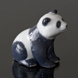 Siddende Panda, Royal Copenhagen figur nr. 663