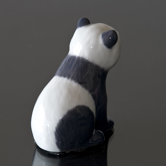 Siddende Panda, Royal Copenhagen figur nr. 663