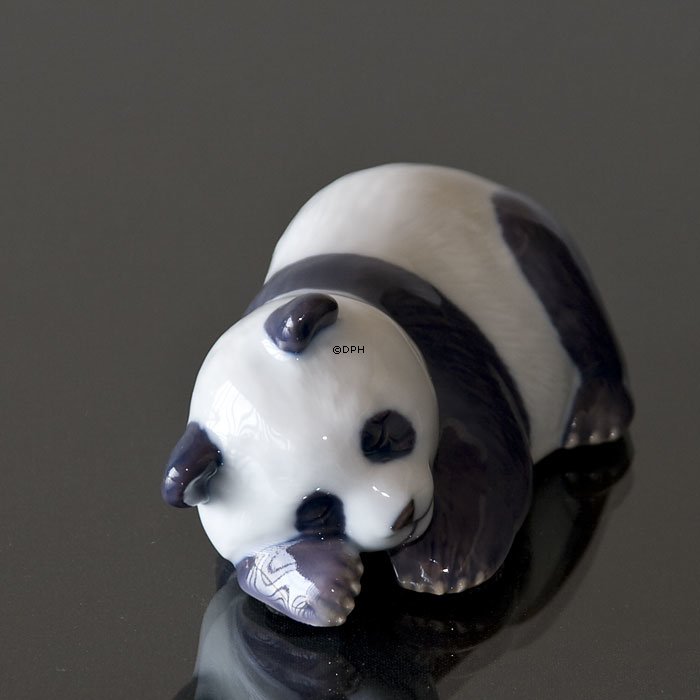 Sovende Panda, Royal Copenhagen figur nr. 665