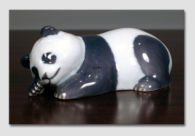 Sovende Panda, Royal Copenhagen figur nr. 665