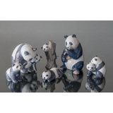 Panda med unge, Royal Copenhagen figur nr. 666
