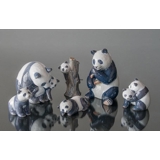 Panda med unge, Royal Copenhagen figur nr. 666