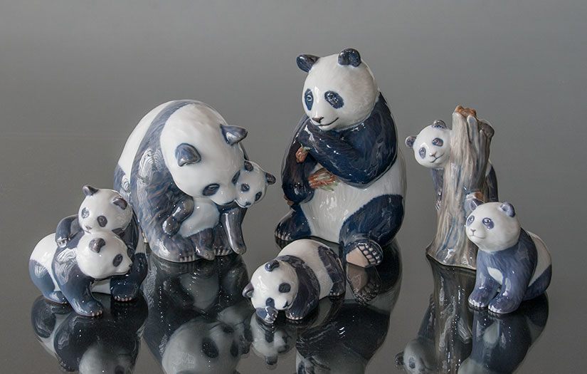 Panda med unge, Royal Copenhagen figur nr. 666